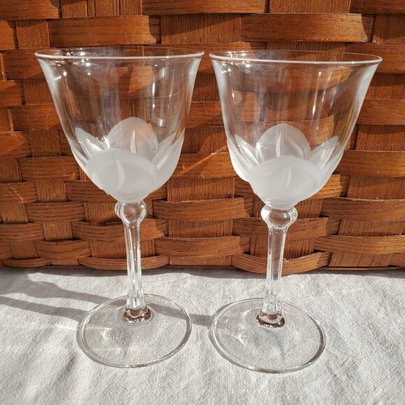 Cristal DArques Florence Crystal Water Glasses 7.2" frosted 3D petals goblet /2 - Picture 2 of 12